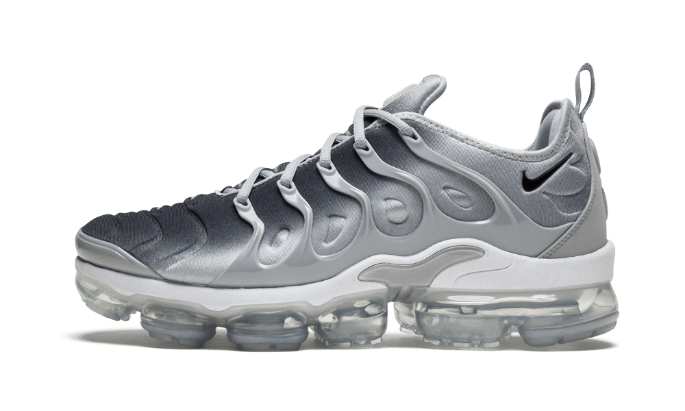 mens white vapormax plus